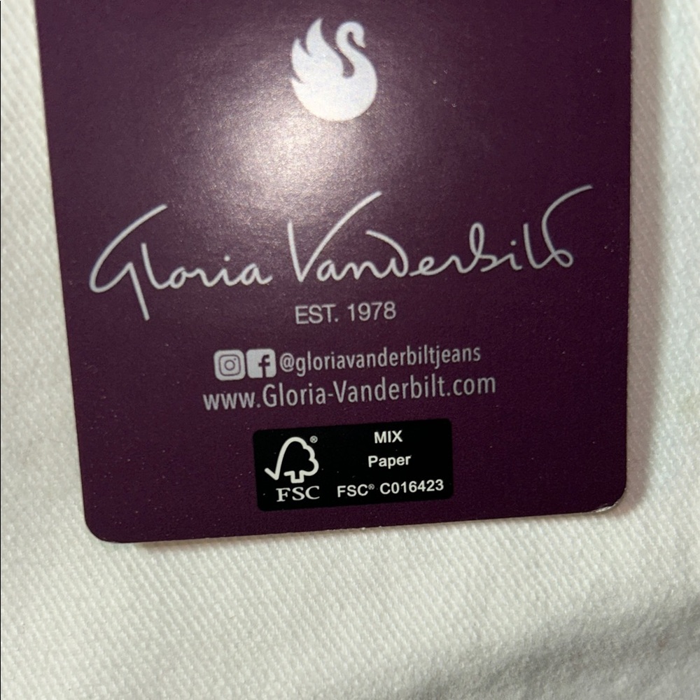 Gloria Vanderbilt White Amanda Short Classic Rise Jean Shorts size 16NWT - Picture 2 of 7